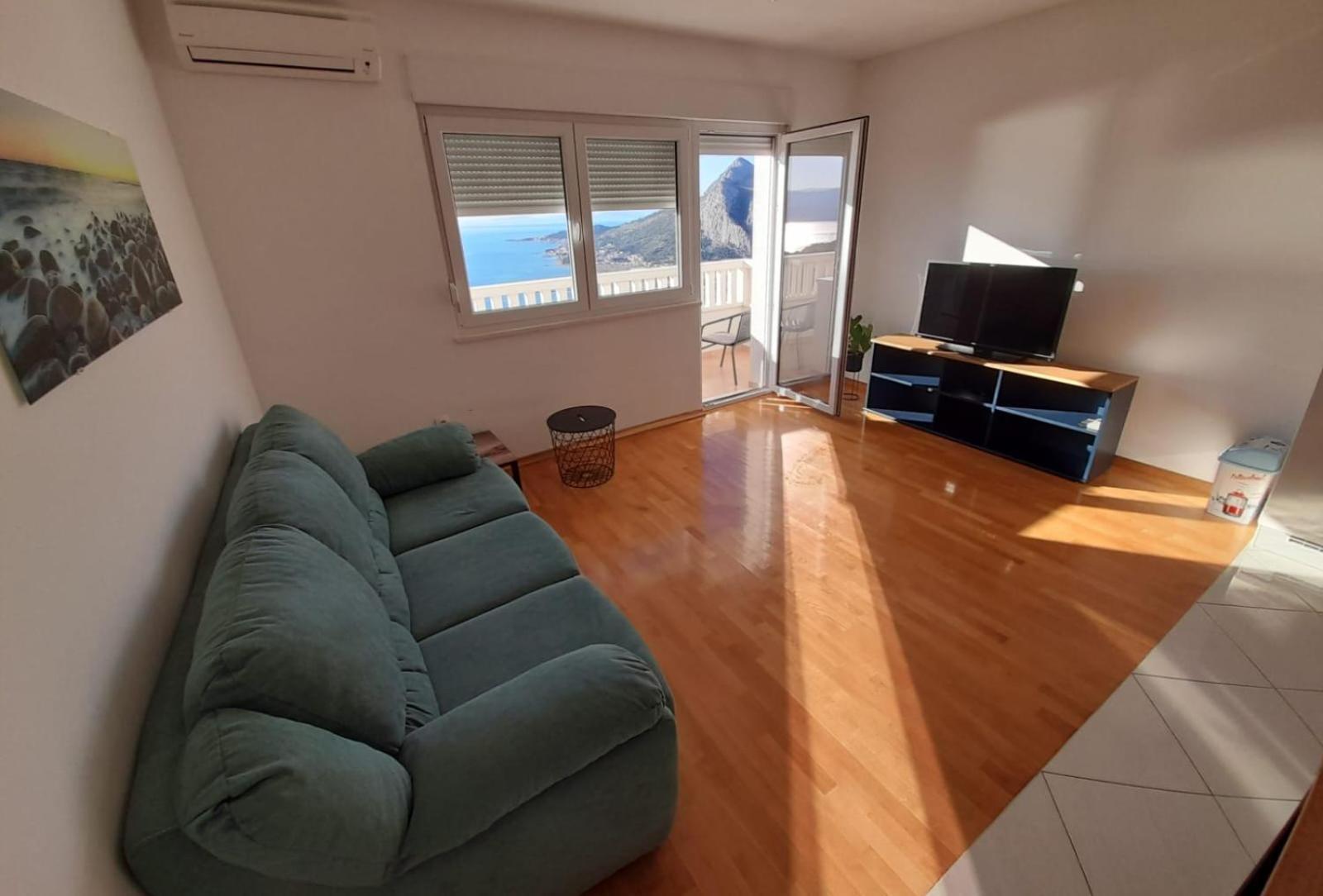 Pere Apartment Omis Bagian luar foto