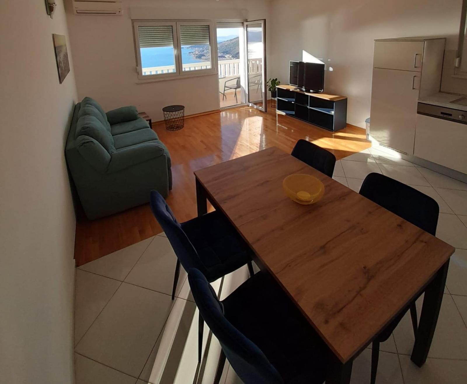 Pere Apartment Omis Bagian luar foto